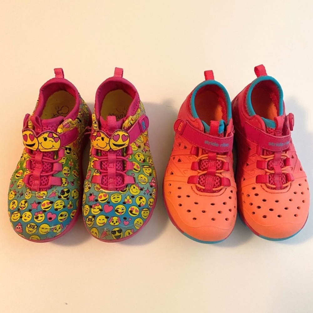 ONE PAIR emoji stride rite shoes, toddler size 9